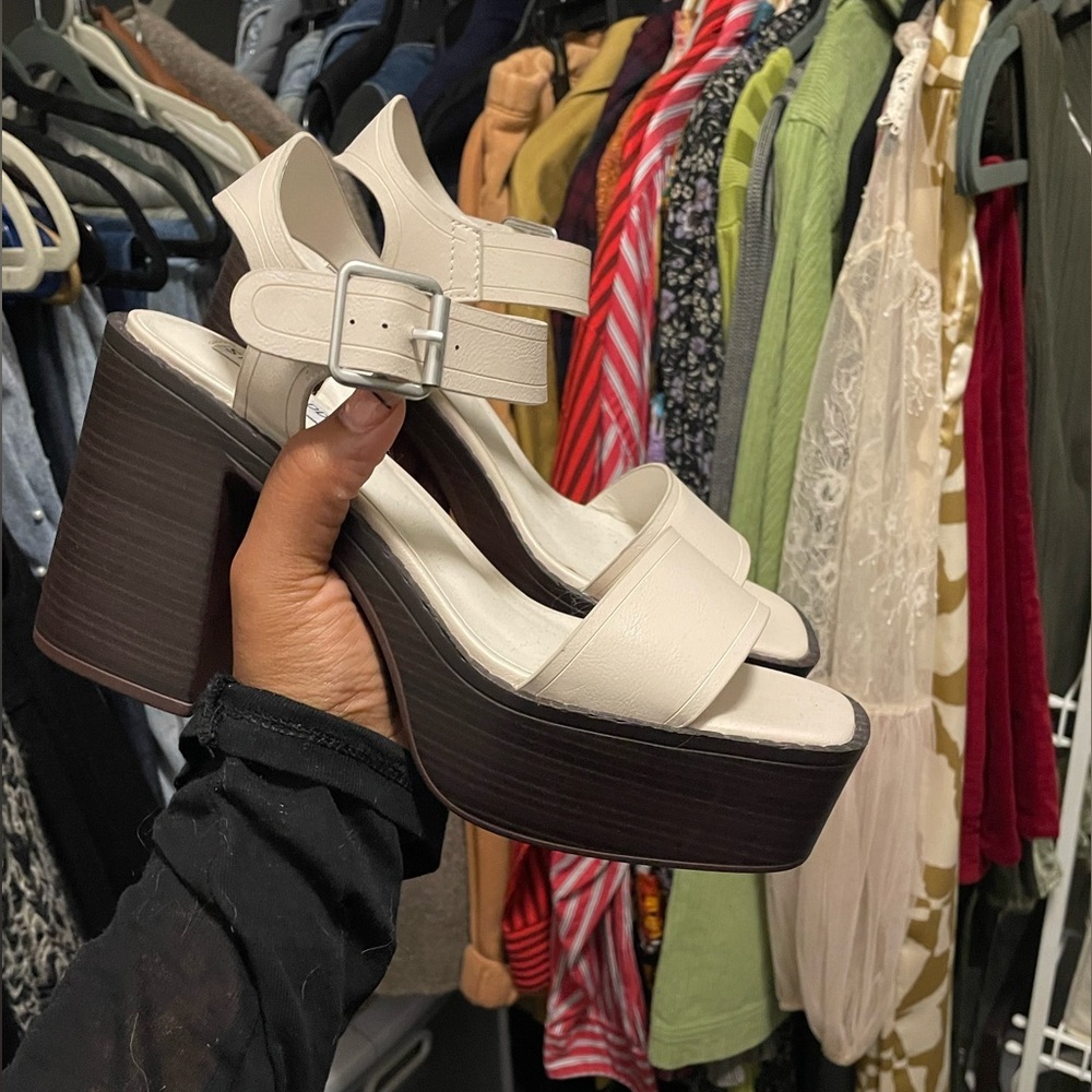 Steve Madden Platform Beige and Brown Sandals NWOT | Size 9.5